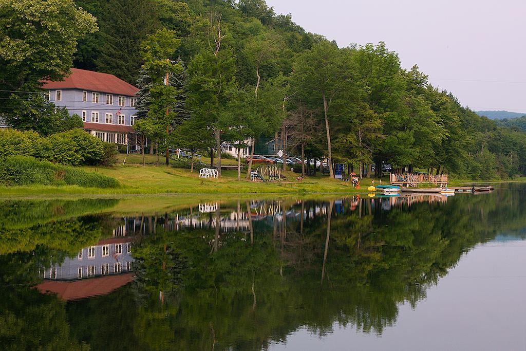 Inn At Starlight Lake & Restaurant Exterior photo