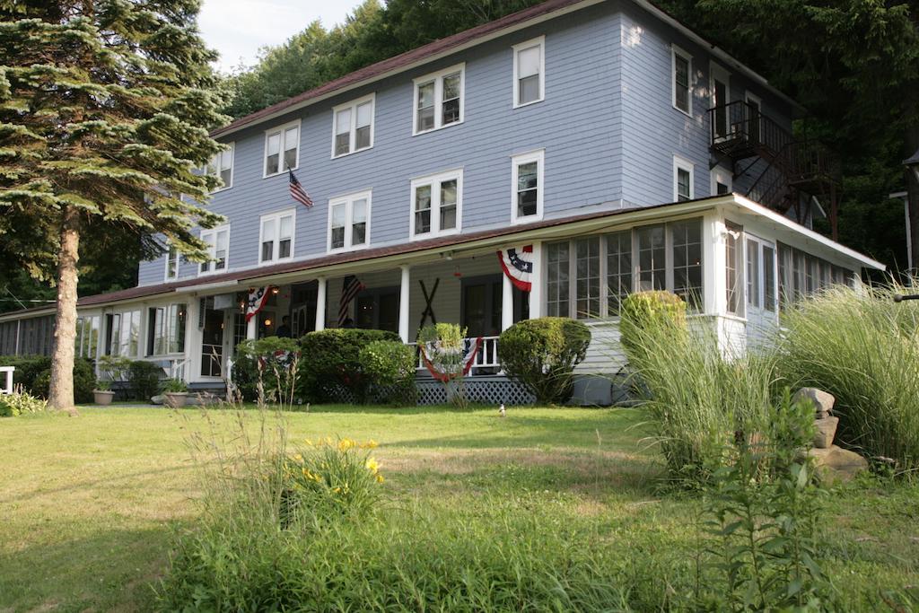 Inn At Starlight Lake & Restaurant Exterior photo