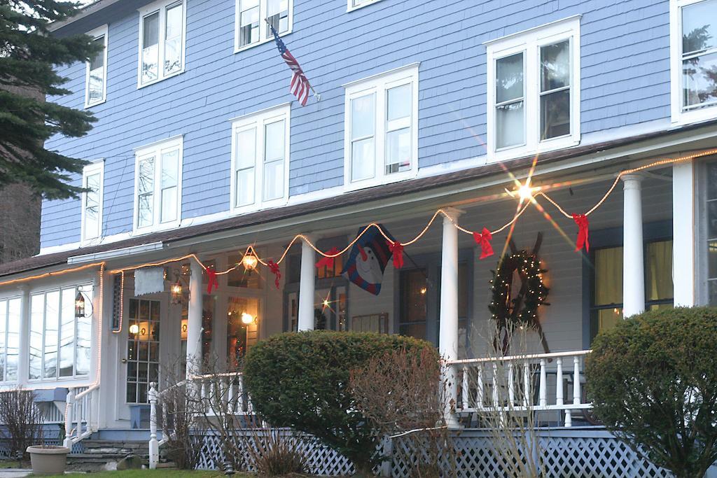 Inn At Starlight Lake & Restaurant Exterior photo